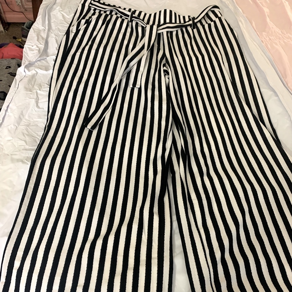 Above ankle, dressy loose fitting Pants.